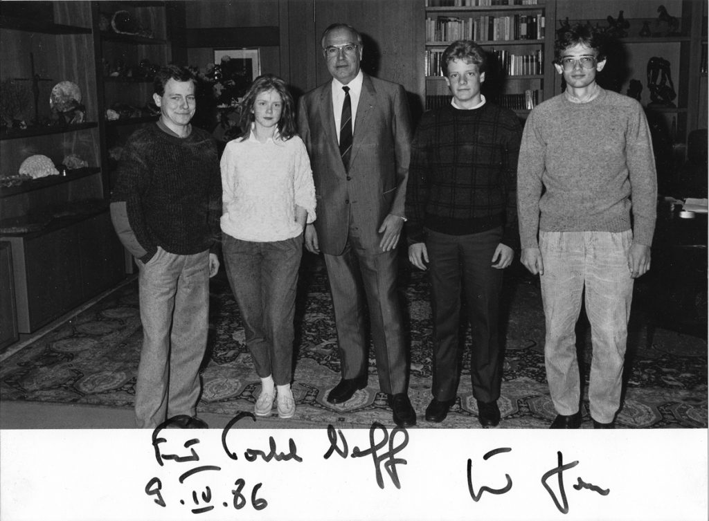 Helmut Kohl and Congress-Bundestag students in 1986
